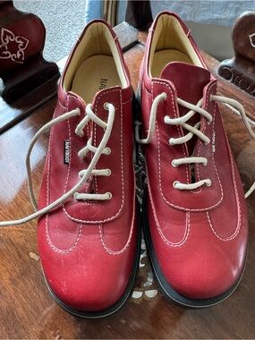GOLF SHOES. Brand new Navy boot Swiss made leather women’s Red Leather Golf Shoe